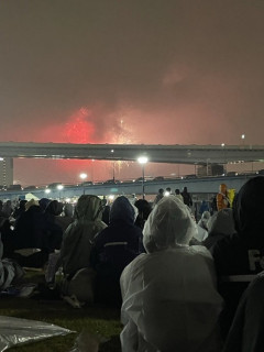 【悲報】東京湾大華火祭、有料席を首都高の前に設置して炎上
