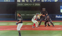 DeNA・相川監督の采配に賛否両論、同点の9回無死一塁：度会のバントに