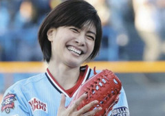 【画像】内田有紀のえちえち始球式、どっちが好き？