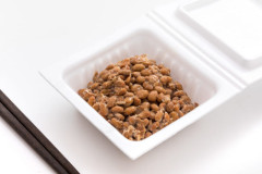 パック納豆を混ぜる時ってパックのまま混ぜる？