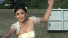 【画像】倉科カナさん、朝ドラでおっ◯いを揺らしてしまう