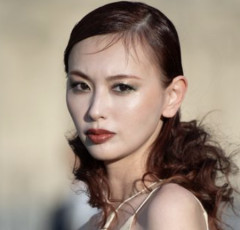 【悲報】鈴木えみ(41)、なんと離婚を公表