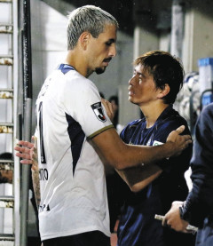 ◆悲報◆ロシアW杯戦士、Ｊ２ジュビロ磐田の乾貴士、いわき戦で追い上げムードのなか愚行を働き退席処分…チームもそのまま敗戦、監督「きつく言った」