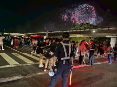【悲報】東京さん、無料の花火観客を排除するために警備費を10億円以上使ってしまい、非難殺到してしまうwww