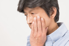 【悲報】最近急激に老け込んできてオバチャンみたいな顔になってきたんやが