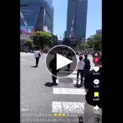 【動画】ぶつかりおばさん登場