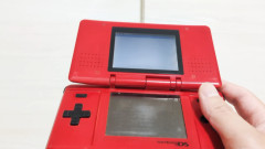 ジャンク漁りYouTuber「通電しない1320円の初代DS購入した！…ん？」 → とんでもない付属品がついてきて話題にｗｗｗｗｗｗ