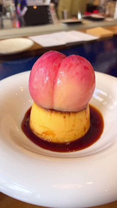 【画像】プリンに桃を丸ごと一個載せた'映え'スイーツが美味そうすぎて大人気ｗｗｗｗｗｗｗｗｗｗ