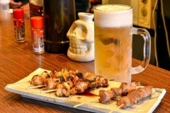 【悲報】焼き鳥屋さん酒を飲まない客を追い出してしまう