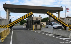 高速の逆走車にいよいよ「物理攻撃」？グサッとくる新対策を設置…NEXCO中日本