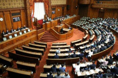 【悲報】維新・石井めぐみ議員、「爪女」批判に反論→一転謝罪「爪の間に異物が入り、痛みがあった」投稿も削除