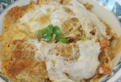 このジャンボカツ丼に680円出せる奴w w w(画像あり)