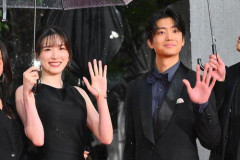 【画像】永野芽郁、黒のドレス姿で東京国際映画祭に主演&プロデューサーとして登場 公の場は1年半ぶり