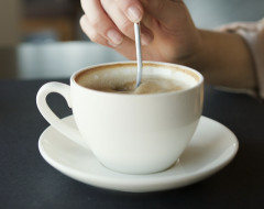 【悲報】コーヒー1杯に出せる額、男性「300円まで」女性「700円まで」
