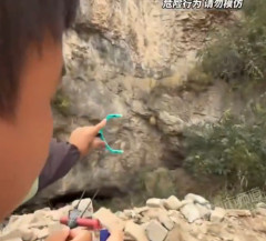 【動画】中国人キッズ、スズメバチの巣を一瞬で駆除してしまうｗ