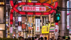 外国人「日本の歌舞伎町は安全です!」←言った側から日本人に背後から襲われる