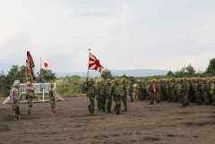 【朝日新聞に異変】中国の軍事力を前に、日本だけが選ばされた奇妙な選択肢・・・