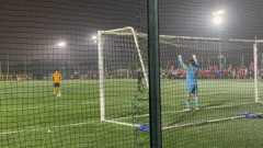 【誤審】高校サッカーPK戦で“疑惑の判定”ネットの穴で見落とし？勝利確信から一転敗退で物議…動画あり