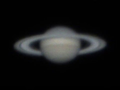 自前の望遠鏡で撮った土星、露出を上げると周りに衛星が3つ写り込む【海外の反応】