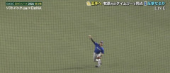 ベイスターズの神里の足が変な方向に