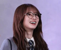 【画像】菅原咲月、新アー写+チラりと見える太ももが最高すぎる