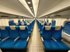 【悲報】新幹線の3列シート、あえて真ん中を空けて両端を予約する夫婦の「セコすぎる狙い」がこちらｗｗｗｗ