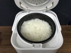 白米をあまり食べない私に対し、妻は毎回2〜3合炊く。一合で十分と言っても変わらない…