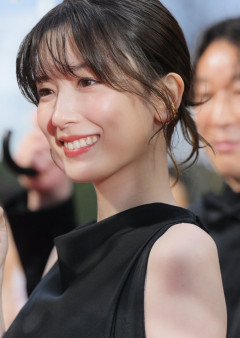 【悲報】永野芽郁さん、変わり果てた姿で一年半ぶりに公の場に登場