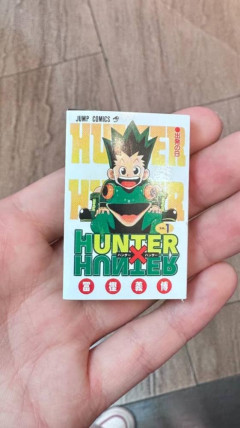 【動画】海外の富樫ファン「日本でハンターハンターの豆本ガチャ買った！このサイズでカバーまで再現してて日本はクレイジーだ！」