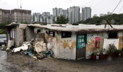 韓国ソウル中心地、低所得者らが暮らす最後のバラック密集地「九龍村」で大規模な火災※なお、ここのせいで高級住宅街計画がずっと停滞していた模様