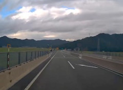 【動画】舞若道の車線減少で無茶するトラックが怖いドライブレコーダー。