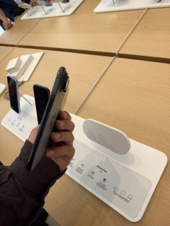 外国人「え、日本のアップルストアが商品を固定してなかった…」