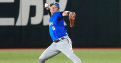 DeNA・神里和毅、弟の陸へ「おめでとう。けがするなよ」祝福した1週間後…松葉づえで球場入り、相川監督「ちょっと厳しい。察してください」