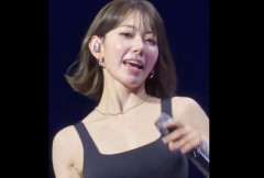 【画像】宮脇咲良(28)、下乳を放り出してしまうｗｗｗ