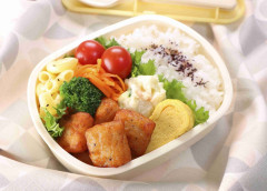 物価高で「弁当男子」増加　若年層中心、食品業界が弁当向け商品開発を強化