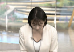 NHKで胸元ざっくり開いた女子アナの谷間が見えそうになるハプニング(画像)