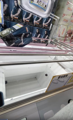 【動画】クレーンゲームさん、間一髪のところで景品を救出してしまうｗｗｗｗｗｗｗｗｗｗｗｗｗｗ