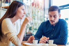 2年付き合った彼女と別れたい…ネガティブな性格で金銭感覚も合わず、1カ月距離を置くも復縁を望まれている。