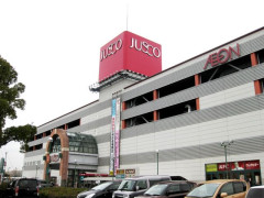 ジャスコで買い物中だった。男「おっ鈴木じゃん！」俺「えっ…山田ですけど」男「あ….,,すみません」しかしなぜか隣にいた父は激しく動揺  　→  驚愕の事実が発覚した