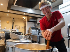 外国人「すごいと思う」日本の若者が19歳でラーメン店を開いてる