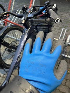 海外「サイクリング用の防水手袋だったら日本のショーワグローブが最強だ！」テムレスで有名なショーワグローブに対する海外の反応