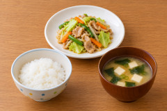 小学生の夕ご飯見せて！AIで作ってもらったものでもいいですよ