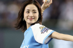【画像】上戸彩(41)、ソフトバンク日本一に大喜びwwwwwww