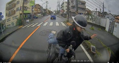 【動画】スクーターの女さん、ノーブレーキで車に突っ込むｗｗｗｗｗ