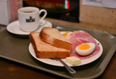 【悲報】これから夜行バスで新宿に向かうんやが着いてから朝食何食べるか迷ってる