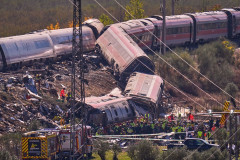 【AIで再現】スペイン高速列車衝突…一体何が起きたのか