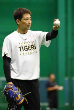 【阪神】プロ13年目岩崎優が残留　海外FA権行使せず「来年からもタイガースのために投げ続けます」