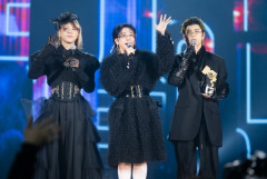 【悲報】Mrs.GREEN APPLEさん、触れていいのかダメなのかよくわからない衣装でイベントに登場ｗｗｗｗｗｗｗｗｗｗｗ