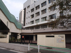 【衝撃】都立六本木高校の刺傷事件、女子高生が背中に包丁を隠し同級生を複数回刺す…学園祭当日に何があったのか