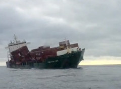 【動画】黒海のブルガリア沖でコンテナ船がロシアの海上ドローン攻撃を受け沈没。